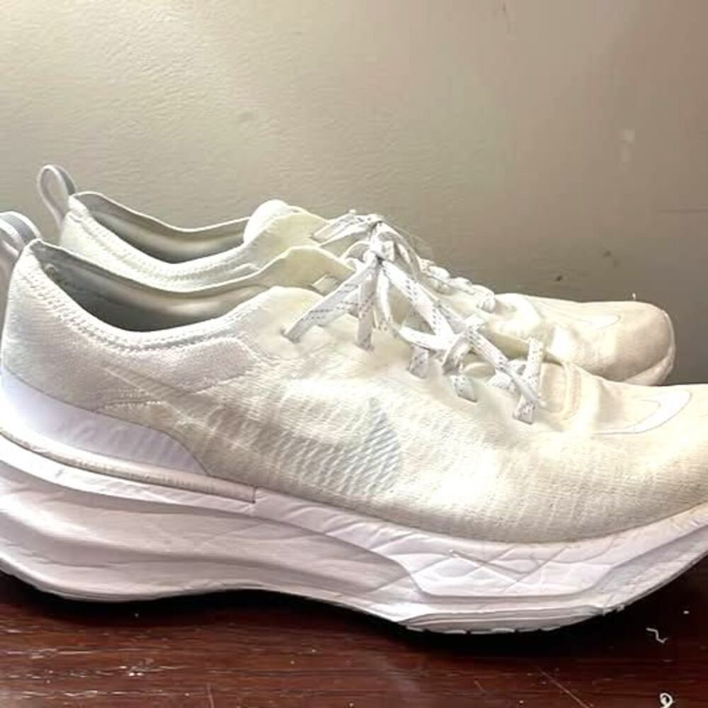 Nike ZoomX Invincible 3 “White Photon Dust” Men’s  sz 11